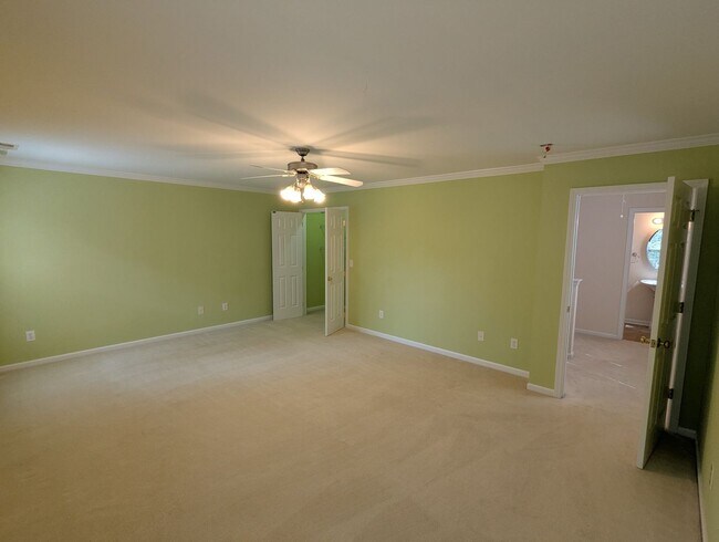 Building Photo - Spacious 4-Bedroom, 3-Bath Home in Parkside!