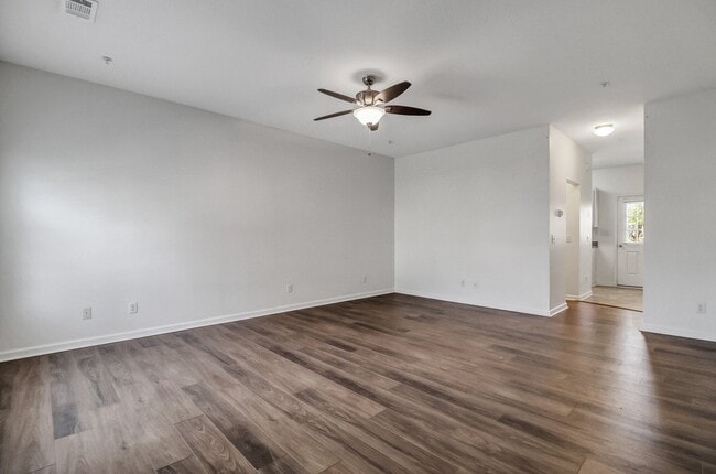 Building Photo - 324 Laurel Oak Ln