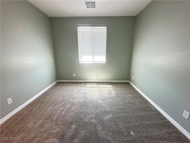 Building Photo - 9565 Camelback Crk Dr