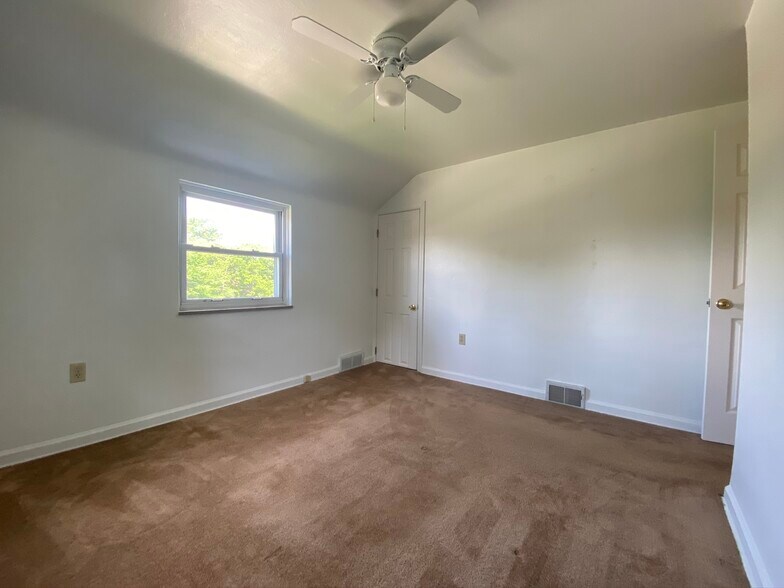 Front Bedroom - 4443 Clairton Blvd