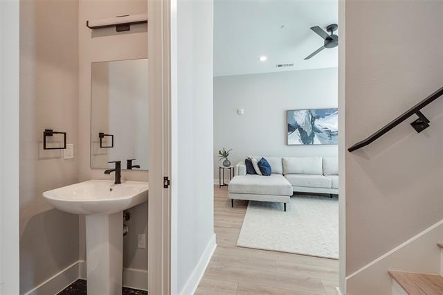 Building Photo - 1423 N Carroll Ave