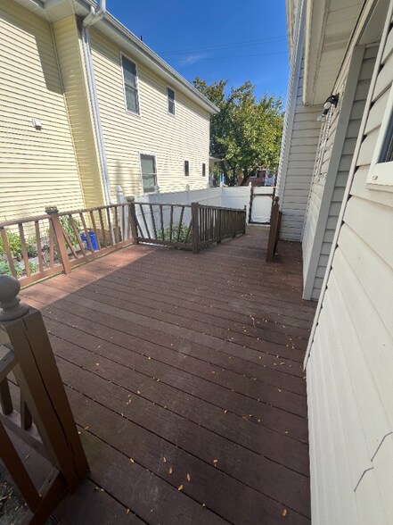 Building Photo - 261 Navigation St