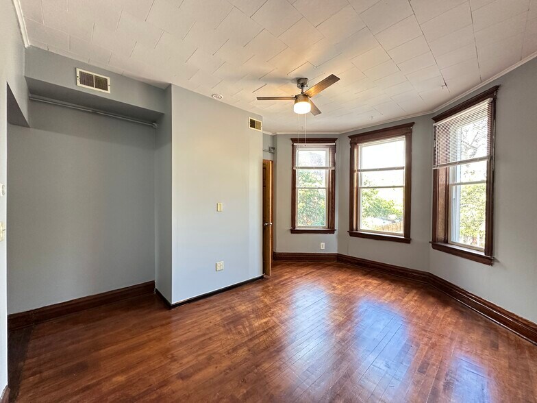 Building Photo - 2713 W 16th St