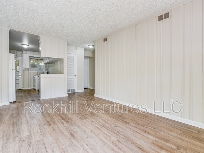 Building Photo - 6 Ronnie Ave