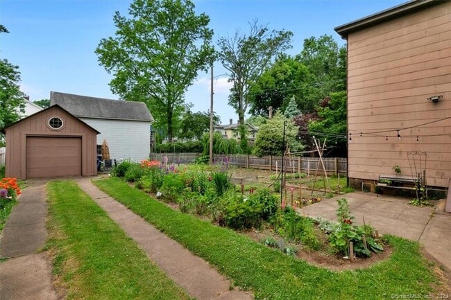 Building Photo - 300 Humphrey St