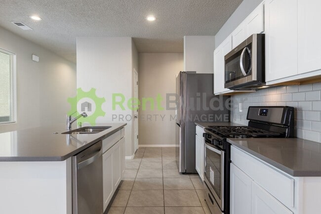 Building Photo - CALL US TODAY AT (505) 808-6467 TO SCHEDULE A CONVENIENT SHOWING