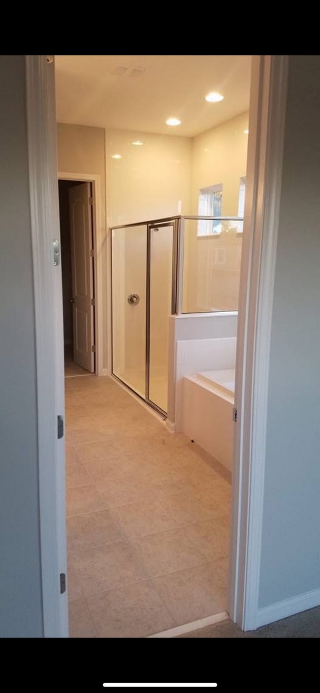 Building Photo - 26 Valley Grove Dr