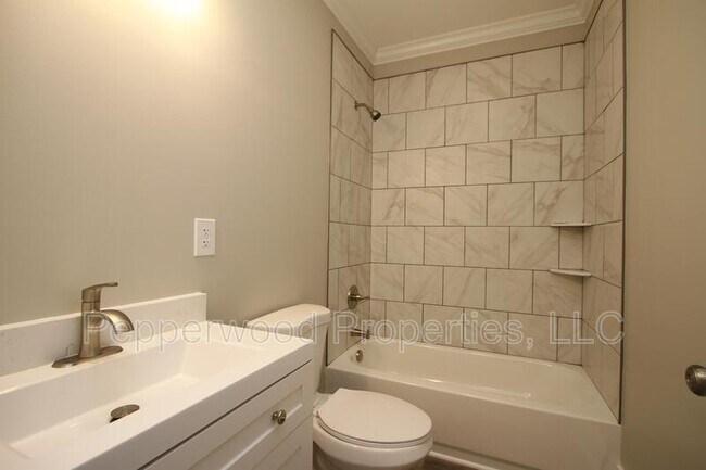 Building Photo - 235 S Hampton Dr