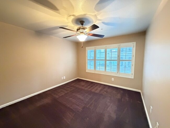 Building Photo - Carry Over Showing: This property has been shown before and will be rented to the first most qual...