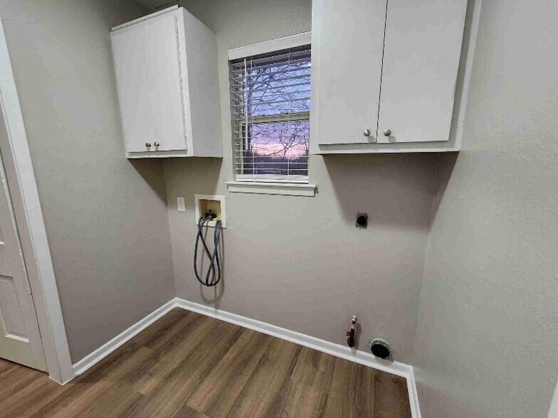 Building Photo - 206 N Donohue St