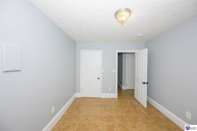 Building Photo - 611 Flushing Meadows Dr