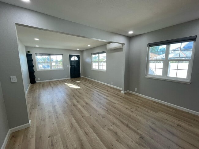 Building Photo - 13109 Golden Way