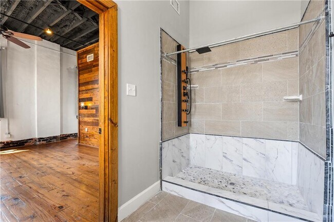 Building Photo - 558 St Francis St