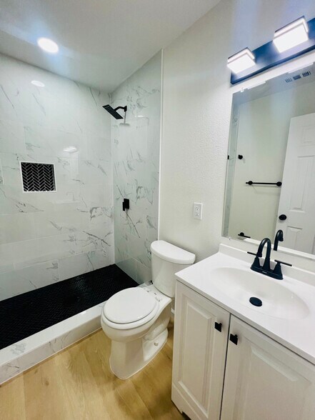 Building Photo - 901 Leeper Dr