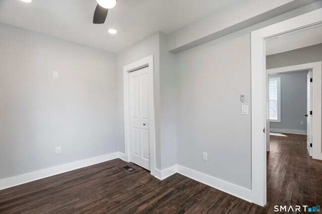 Building Photo - 492 Lombard St