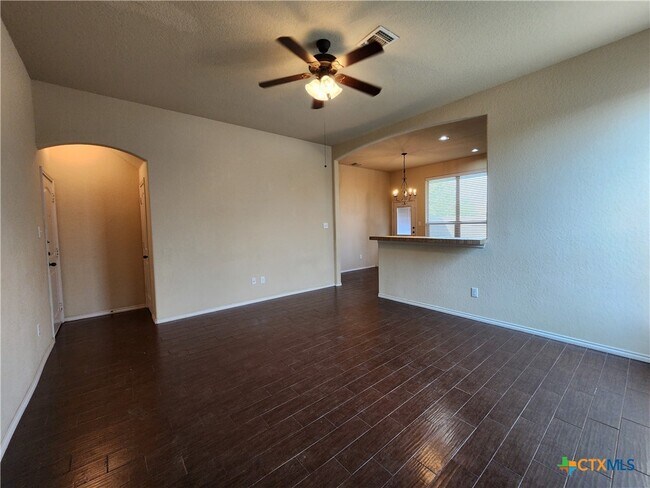 Building Photo - 501 Creekside Cir