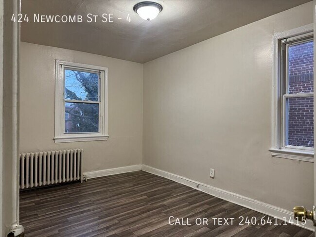 Building Photo - 424 Newcomb St SE