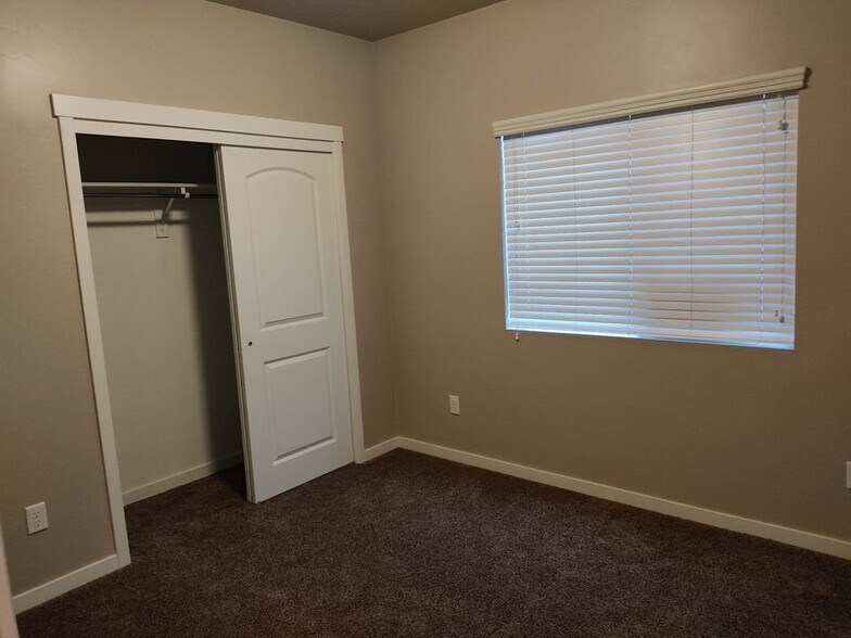 Building Photo - 87 E Jordan Ridge Blvd