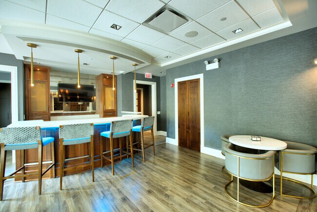Building Photo - 57 E Delaware Pl