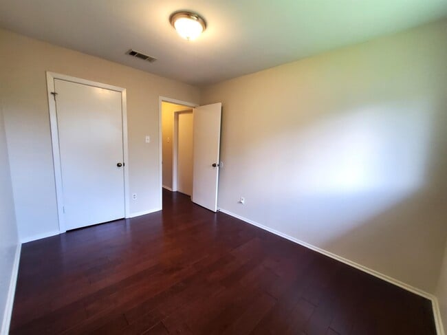 Building Photo - 3703 Skipton Dr
