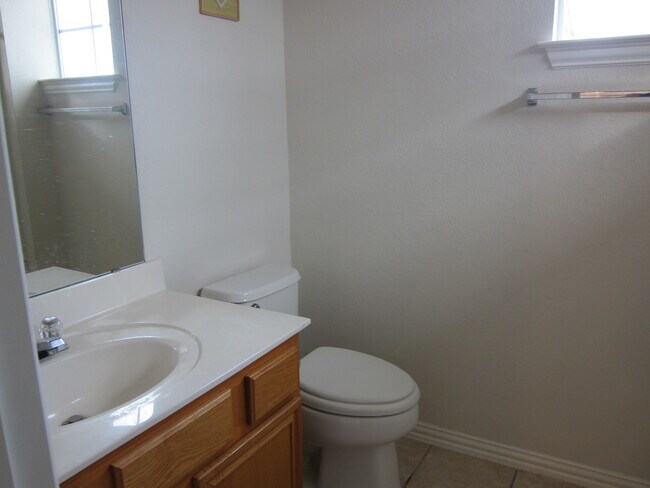 Building Photo - Townhome For Lease in Plano