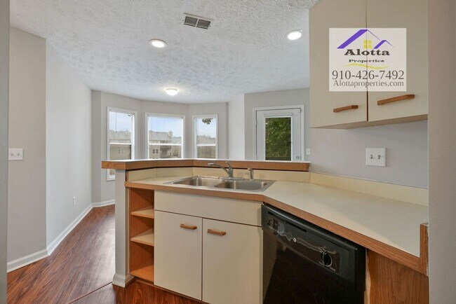 Building Photo - 6804 Willowbrook Dr