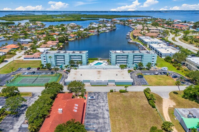 Building Photo - 1700 Commodore Blvd