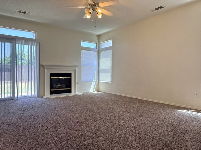 Building Photo - Move in Ready 3/2