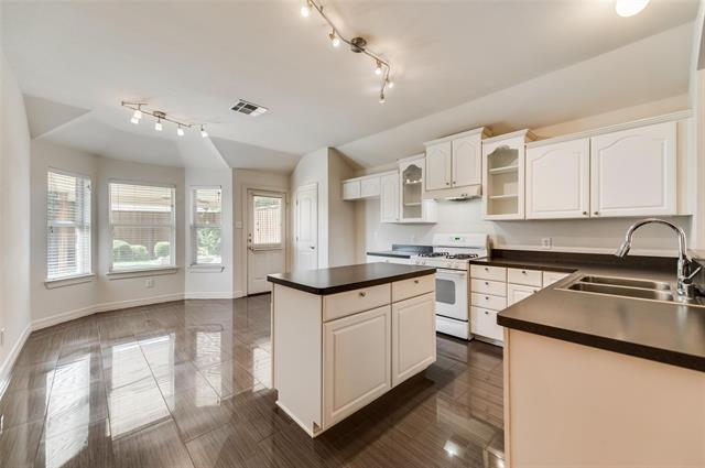 Building Photo - 2903 Holly Ln