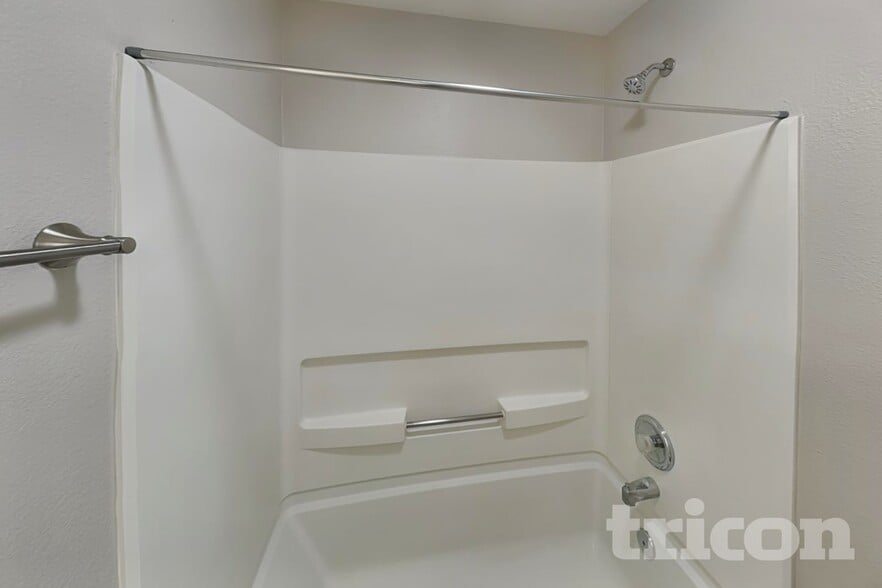 Building Photo - 2869 Ludwig Dr