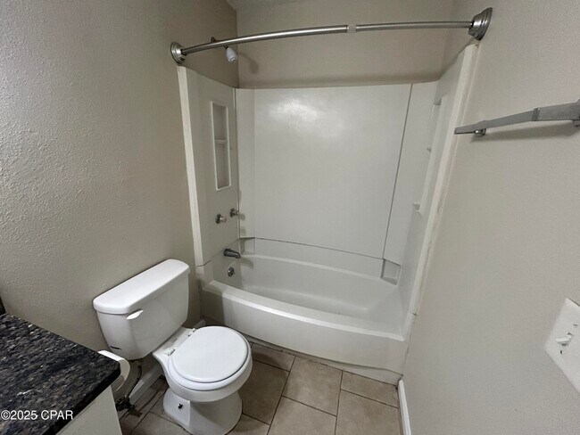 Building Photo - 3914 E 11th St