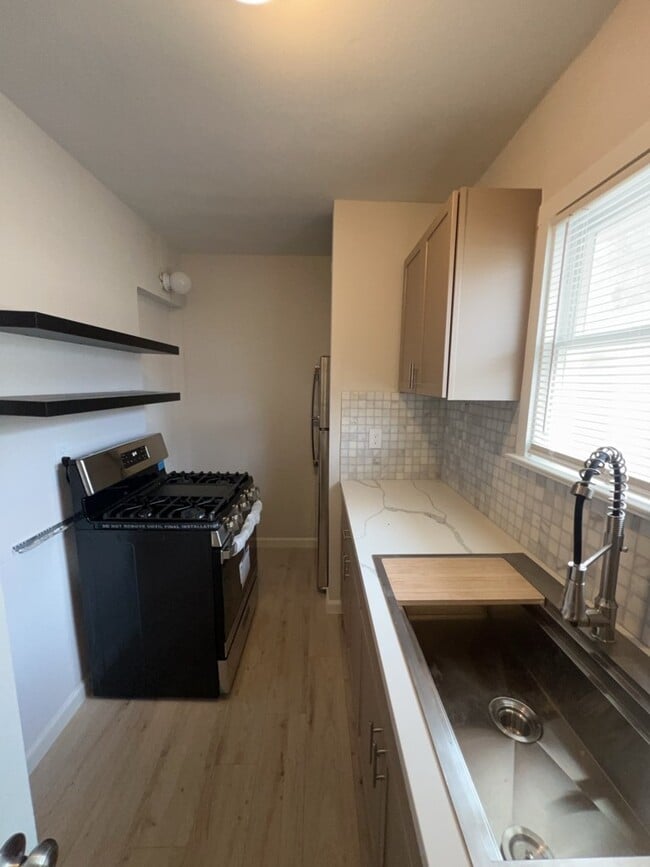 Building Photo - 1008 Studewood St