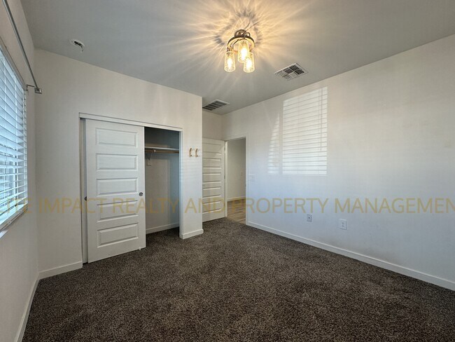 Building Photo - 11112 S Weismann Dr