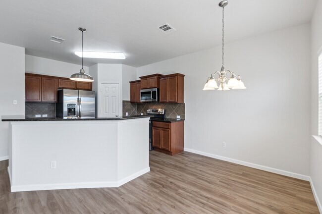 Building Photo - 8011 Fieldstone Dr