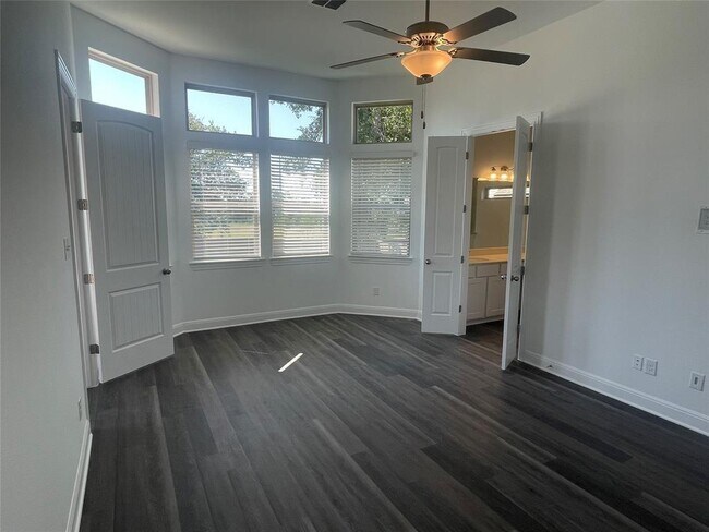 Building Photo - 185 Monroe Dr
