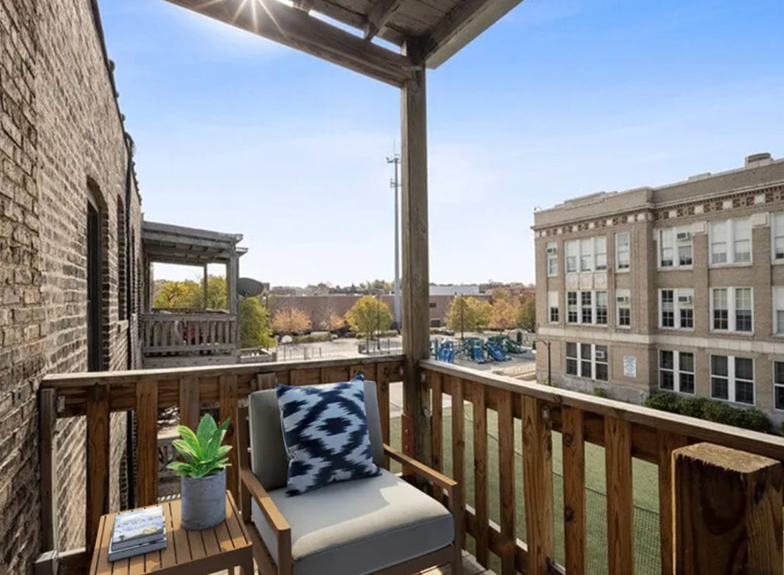 Building Photo - 812 W Waveland Ave