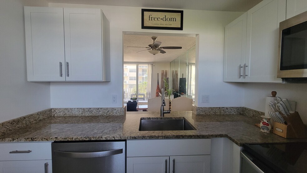 Building Photo - 2929 S Ocean Blvd