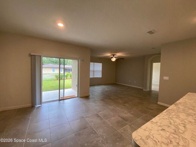 Building Photo - 980 Degroodt Rd SW