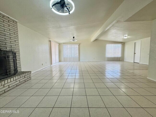 Building Photo - 9928 Acer Ave