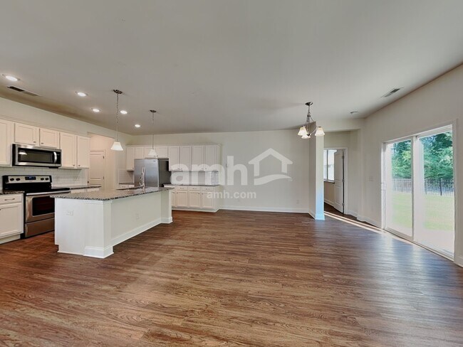 Building Photo - 124 Gregory Dr
