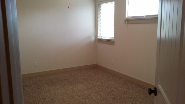 Building Photo - Three bedrooms plus an office.. Gorgeous home in Pepper Hills with tandem 3 car garage. Newer car...