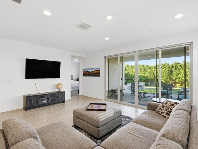 Building Photo - 9712 E Twinkle Ave