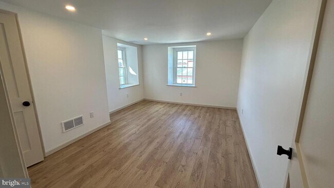 Building Photo - 165 Ammon Rd