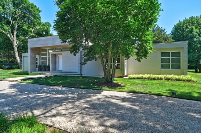 Building Photo - 12 Hedge Row Ln