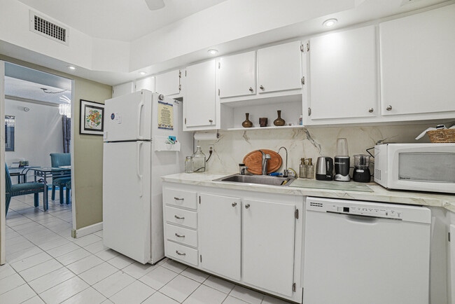 Building Photo - 3450 S Ocean Blvd