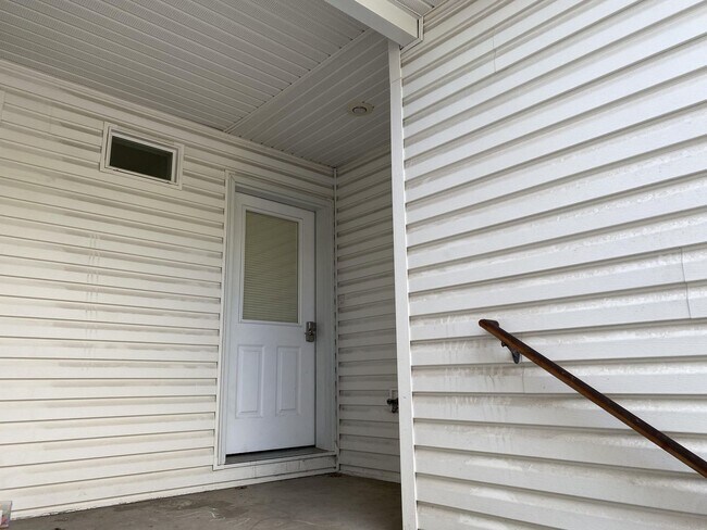 Building Photo - Garfield St Duplex