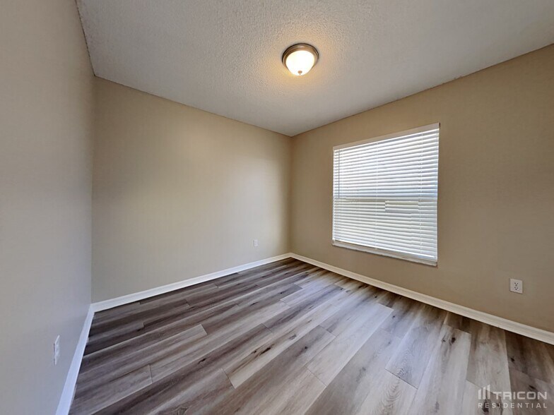 Building Photo - 1370 Heather Glen Dr