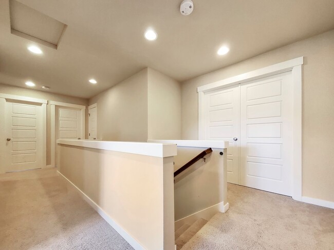 Building Photo - Convenient location near I-405 across from...