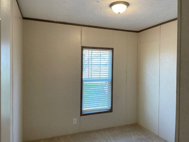 Building Photo - 3 BED, 2 BATH MOBILE HOME LOCATED IN DENTO...