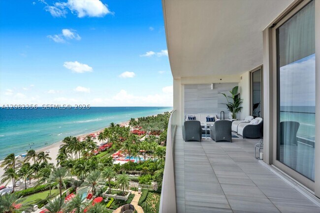 Building Photo - 17901 Collins Ave